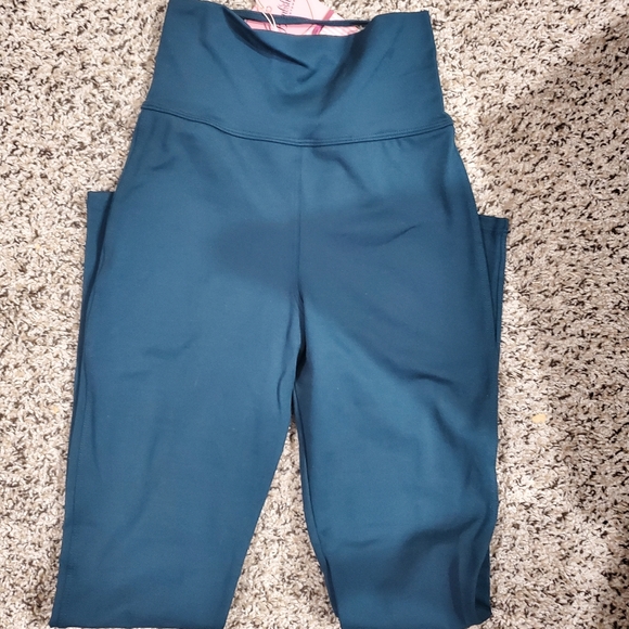 Bombshell sportswear sexy back leggings - Picture 2 of 4